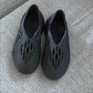 Yeezy Kids Shoes in Black